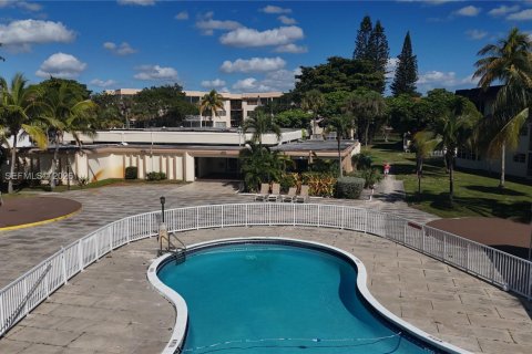 Condo in Miami, Florida, 1 bedroom  № 2060952 - photo 18