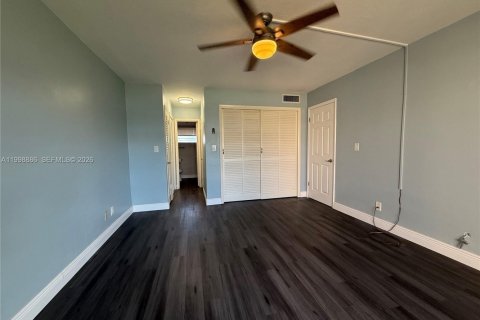 Condo in Miami, Florida, 1 bedroom  № 2060952 - photo 10