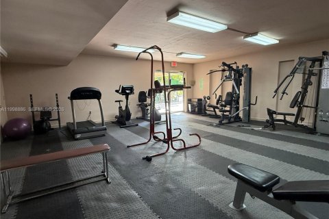 Condo in Miami, Florida, 1 bedroom  № 2060952 - photo 16