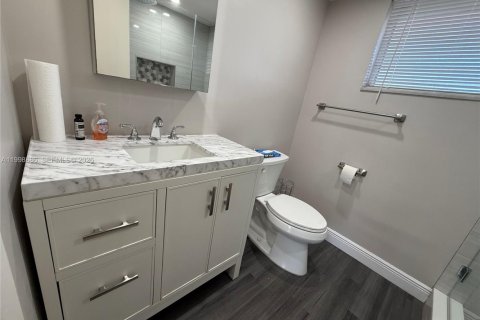 Condo in Miami, Florida, 1 bedroom  № 2060952 - photo 12