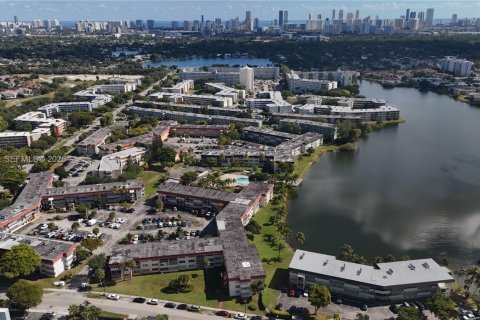 Condo in Miami, Florida, 1 bedroom  № 2060952 - photo 25