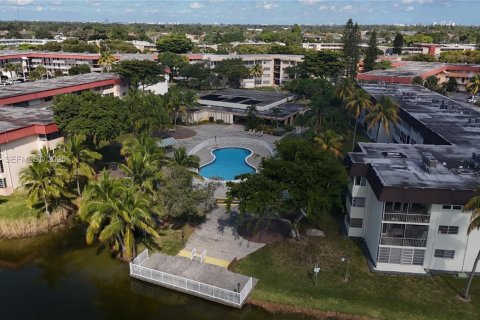Condo in Miami, Florida, 1 bedroom  № 2060952 - photo 24