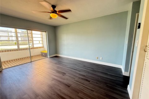 Condo in Miami, Florida, 1 bedroom  № 2060952 - photo 8