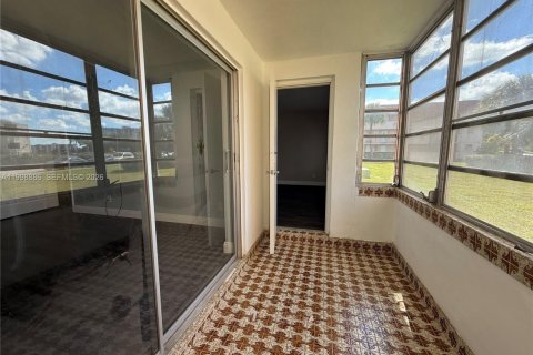 Condo in Miami, Florida, 1 bedroom  № 2060952 - photo 14