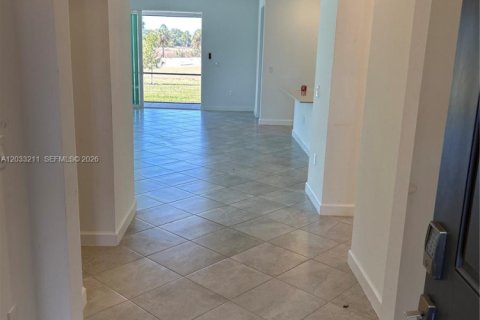 Villa ou maison à louer à Lehigh Acres, Floride: 3 chambres, 171.78 m2 № 2276183 - photo 3