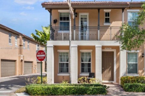 Таунхаус в Пемброк-Пайнс, Флорида 2 спальни, 127.09м2 № 2010316