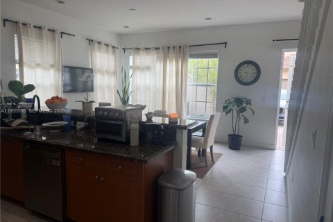 Снять в аренду таунхаус в Пемброк-Пайнс, Флорида 2 спальни, 127.09м2, № 2010316 - фото 11