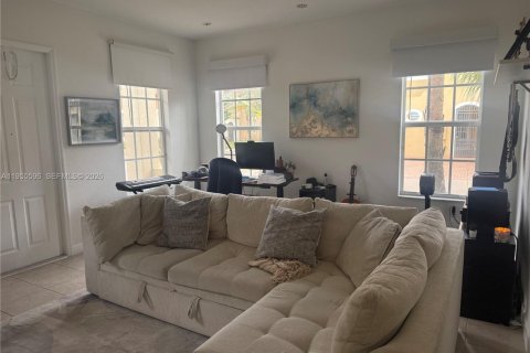 Снять в аренду таунхаус в Пемброк-Пайнс, Флорида 2 спальни, 127.09м2, № 2010316 - фото 7