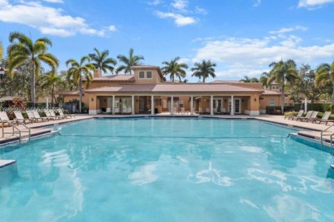 Снять в аренду таунхаус в Пемброк-Пайнс, Флорида 2 спальни, 127.09м2, № 2010316 - фото 4