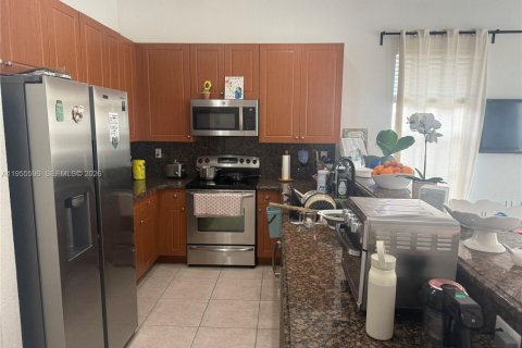 Снять в аренду таунхаус в Пемброк-Пайнс, Флорида 2 спальни, 127.09м2, № 2010316 - фото 10