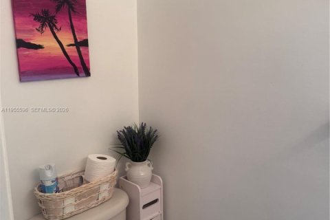 Снять в аренду таунхаус в Пемброк-Пайнс, Флорида 2 спальни, 127.09м2, № 2010316 - фото 13