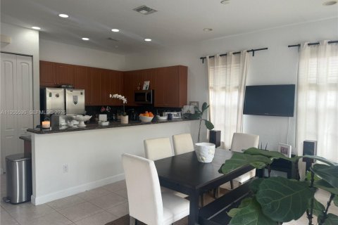 Снять в аренду таунхаус в Пемброк-Пайнс, Флорида 2 спальни, 127.09м2, № 2010316 - фото 12