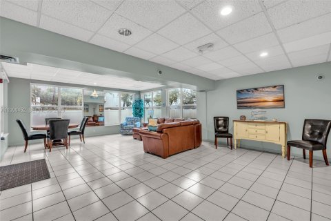 Condo in Lauderdale-by-the-Sea, Florida, 2 bedrooms  № 2055986 - photo 20