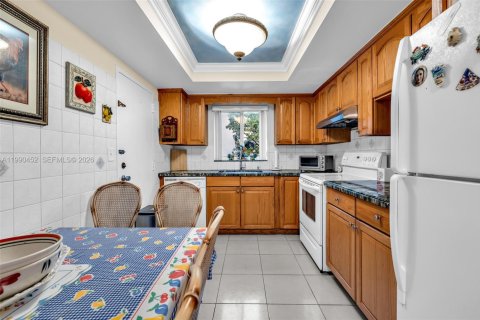 Condo in Lauderdale-by-the-Sea, Florida, 2 bedrooms  № 2055986 - photo 4