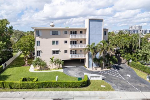 Condo in Lauderdale-by-the-Sea, Florida, 2 bedrooms  № 2055986 - photo 2