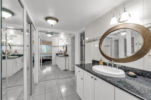 Condo in Lauderdale-by-the-Sea, Florida, 2 bedrooms  № 2055986 - photo 14