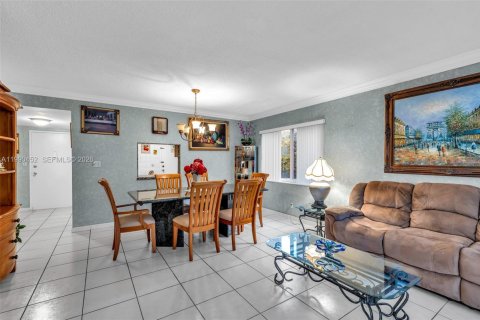 Condo in Lauderdale-by-the-Sea, Florida, 2 bedrooms  № 2055986 - photo 12