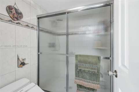 Condo in Lauderdale-by-the-Sea, Florida, 2 bedrooms  № 2055986 - photo 15