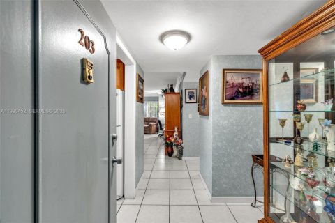 Condo in Lauderdale-by-the-Sea, Florida, 2 bedrooms  № 2055986 - photo 3