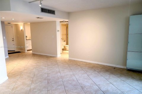 Condo in Aventura, Florida, 2 bedrooms  № 1490283 - photo 15