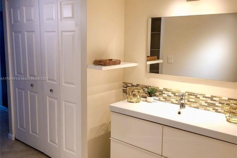 Condo in Aventura, Florida, 2 bedrooms  № 1490283 - photo 27