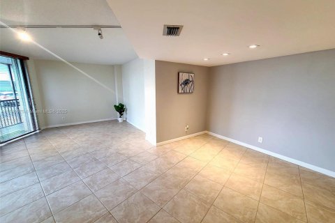 Condo in Aventura, Florida, 2 bedrooms  № 1490283 - photo 9