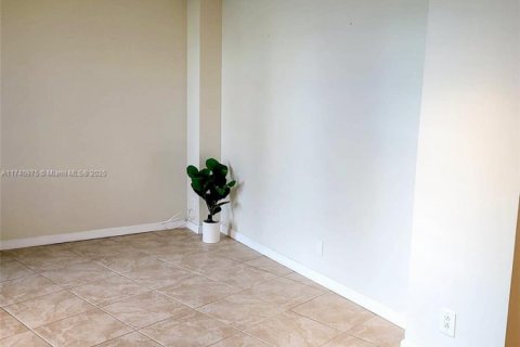 Condo in Aventura, Florida, 2 bedrooms  № 1490283 - photo 11
