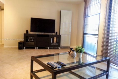 Condo in Aventura, Florida, 2 bedrooms  № 1490283 - photo 14