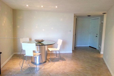 Condo in Aventura, Florida, 2 bedrooms  № 1490283 - photo 12