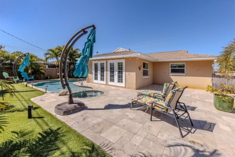 House in Venice, Florida 2 bedrooms, 141.95 sq.m. № 2142350 - photo 10