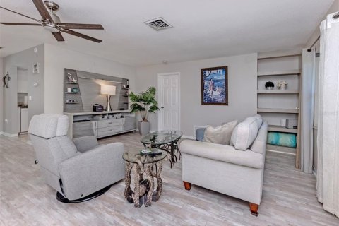 House in Venice, Florida 2 bedrooms, 141.95 sq.m. № 2142350 - photo 28