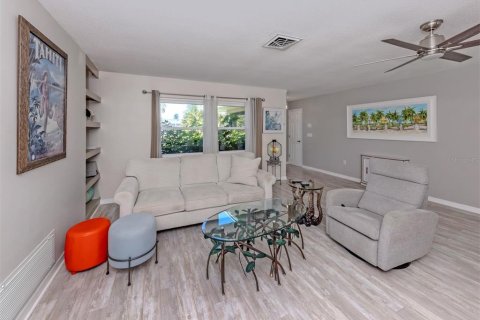House in Venice, Florida 2 bedrooms, 141.95 sq.m. № 2142350 - photo 19
