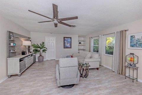 House in Venice, Florida 2 bedrooms, 141.95 sq.m. № 2142350 - photo 18