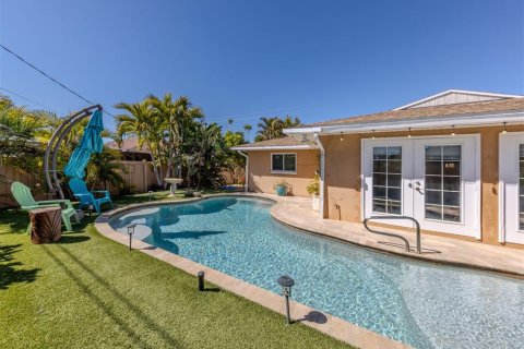 House in Venice, Florida 2 bedrooms, 141.95 sq.m. № 2142350 - photo 3