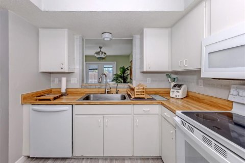 House in Venice, Florida 2 bedrooms, 141.95 sq.m. № 2142350 - photo 12