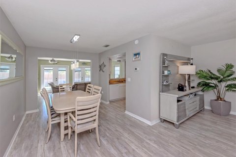 House in Venice, Florida 2 bedrooms, 141.95 sq.m. № 2142350 - photo 22