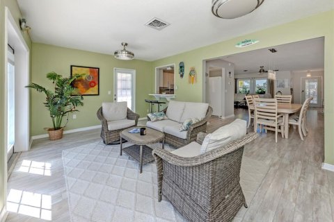 House in Venice, Florida 2 bedrooms, 141.95 sq.m. № 2142350 - photo 8