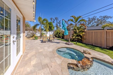 House in Venice, Florida 2 bedrooms, 141.95 sq.m. № 2142350 - photo 4