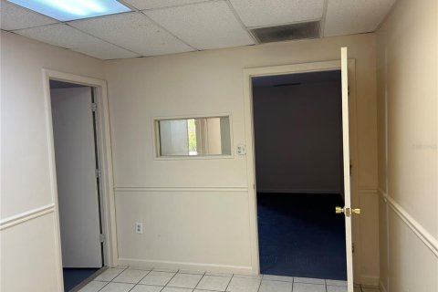Propiedad comercial en alquiler en Ocala, Florida, 1638.89 m2 № 1670626 - foto 8