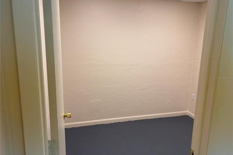 Propiedad comercial en alquiler en Ocala, Florida, 1638.89 m2 № 1670626 - foto 9