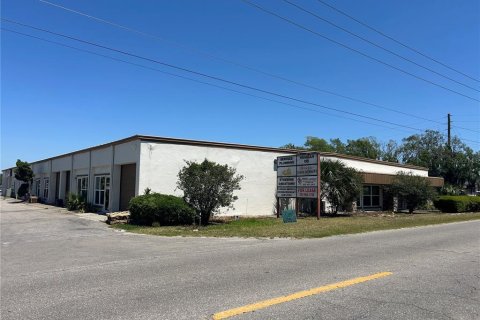 Propiedad comercial en alquiler en Ocala, Florida, 1638.89 m2 № 1670626 - foto 1