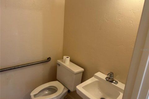 Propiedad comercial en alquiler en Ocala, Florida, 1638.89 m2 № 1670626 - foto 10