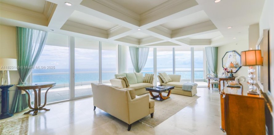 Condominio en Sunny Isles Beach, Florida, 4 dormitorios № 1787248