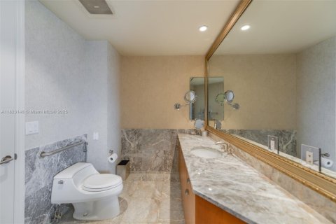 Condominio en venta en Sunny Isles Beach, Florida, 4 dormitorios, 346.99 m2 № 1787248 - foto 23