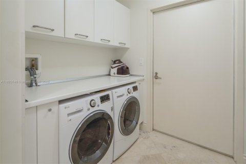 Condominio en venta en Sunny Isles Beach, Florida, 4 dormitorios, 346.99 m2 № 1787248 - foto 26
