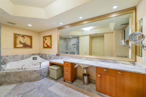 Condominio en venta en Sunny Isles Beach, Florida, 4 dormitorios, 346.99 m2 № 1787248 - foto 18