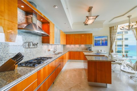 Condominio en venta en Sunny Isles Beach, Florida, 4 dormitorios, 346.99 m2 № 1787248 - foto 13