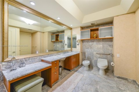 Condominio en venta en Sunny Isles Beach, Florida, 4 dormitorios, 346.99 m2 № 1787248 - foto 20