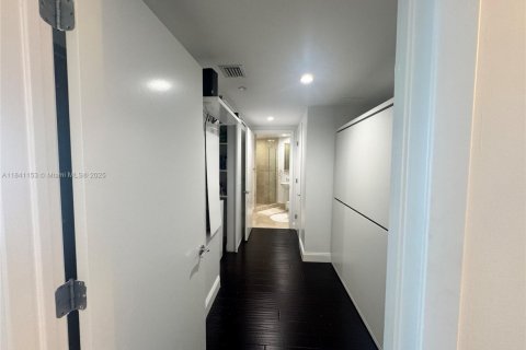 Condo in Sunny Isles Beach, Florida, 1 bedroom  № 1842508 - photo 5