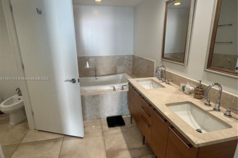 Condo in Sunny Isles Beach, Florida, 1 bedroom  № 1842508 - photo 11